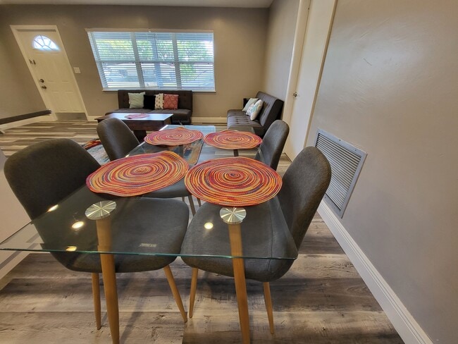 Building Photo - Lime Way