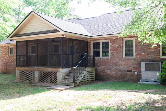 Building Photo - 2049 Powderhouse Rd SE