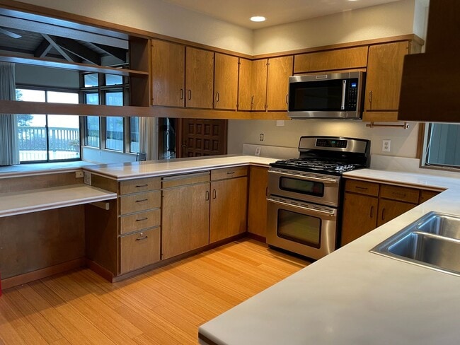 Building Photo - Magnolia Sound view home located near coveted Carleton park neighborhood