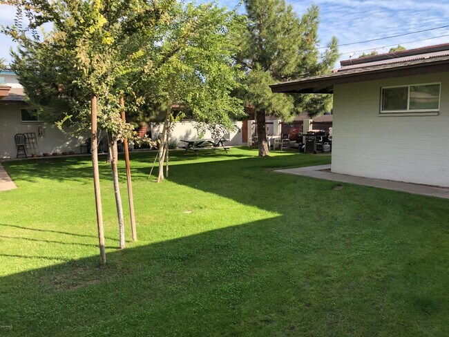 Building Photo - 2103 S Granada Dr