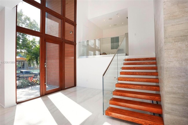 Building Photo - 121 Buttonwood Dr