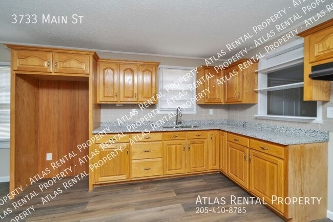 Building Photo - 3733 Main St