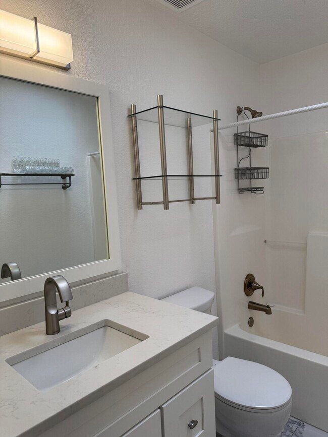 Building Photo - 9700 Lagrima De Oro Rd NE