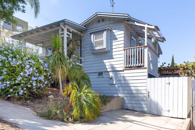 Building Photo - !!!QUAINT NORTHPARK COTTAGE 2 BEDROOM 1 BA...
