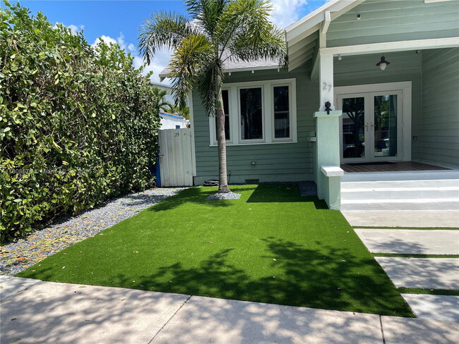 Building Photo - 27 NE 49th St