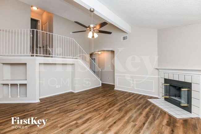 Building Photo - 609 Hollyberry Dr