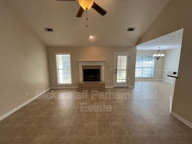 Building Photo - 14 Brentwood Dr