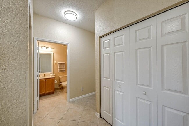 Building Photo - 4870 Bonsai Cir