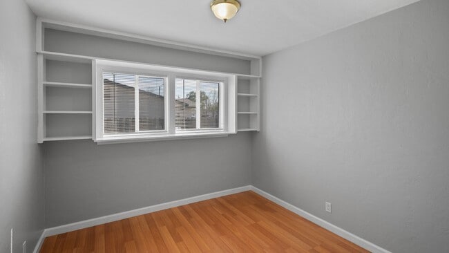 Building Photo - Centrally Located Sacramento Home