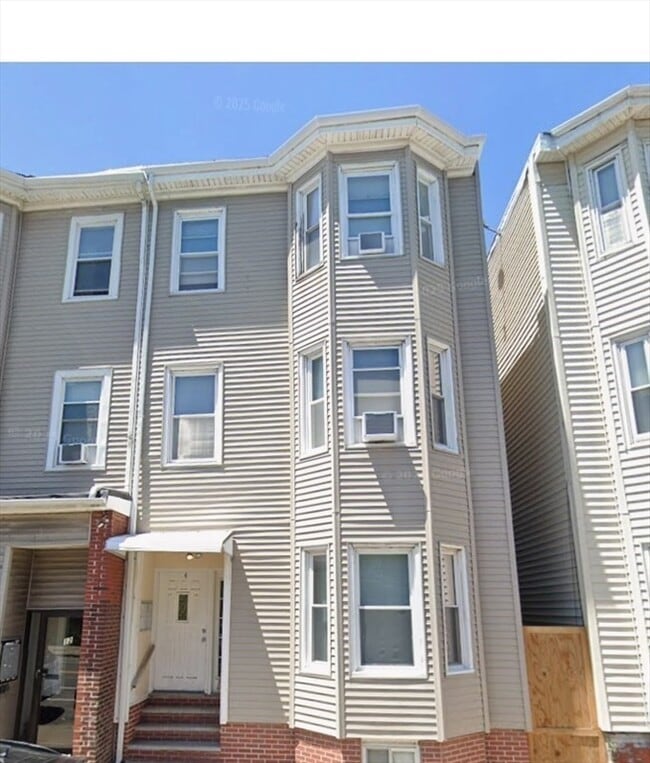 Building Photo - 14 Chelsea St