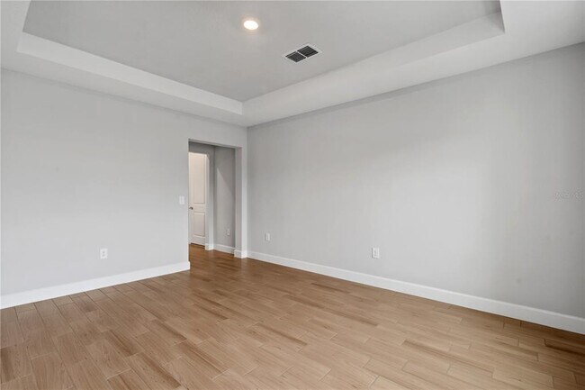 Building Photo - 512 Bellflower Way