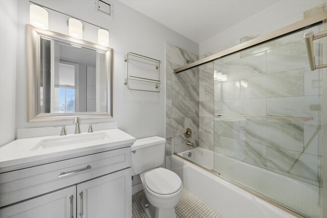 Building Photo - 4000 Triumvera Dr