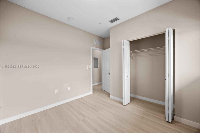 Building Photo - 630 NE 166th St