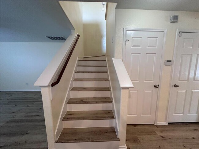 Building Photo - 5807 Camelia Evergreen Ln