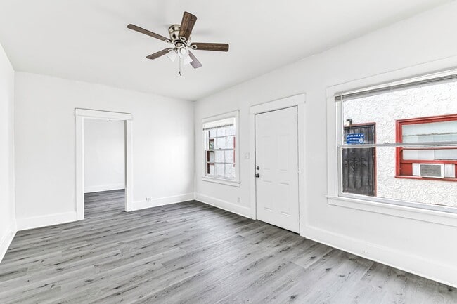 Building Photo - 1045 E 4th Street