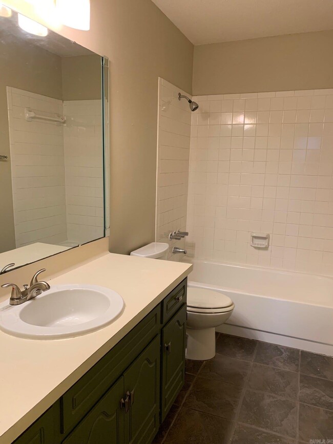 Building Photo - 2314 Peach Tree Dr