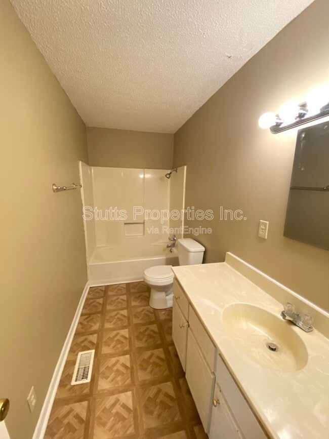 Building Photo - 3567 Blue Rd