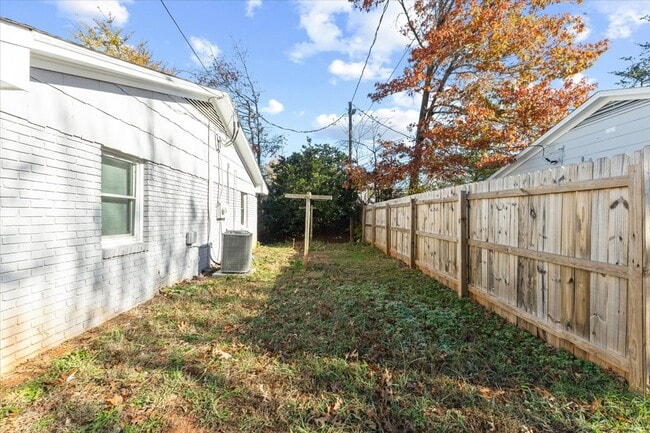 Building Photo - Homestead Duplexes