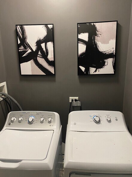 Lundry - 4714 S Calumet Ave