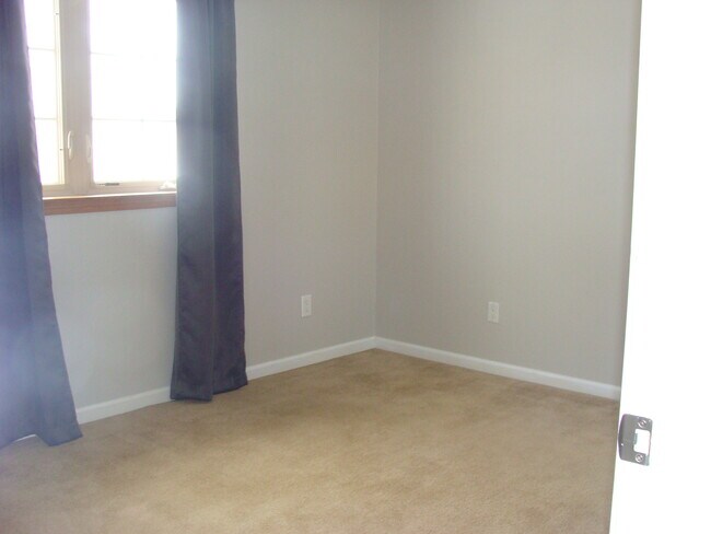 Building Photo - 300 Chatfield Ln