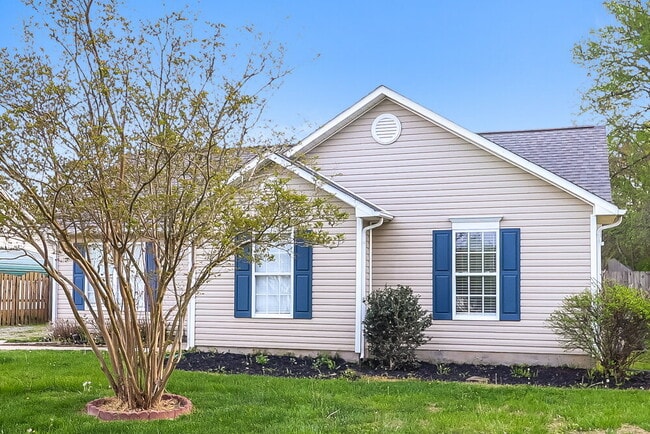 Building Photo - 518 White Oak Ln