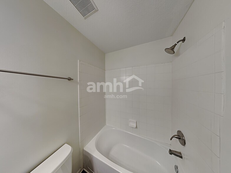 Building Photo - 5545 Stevens Dr