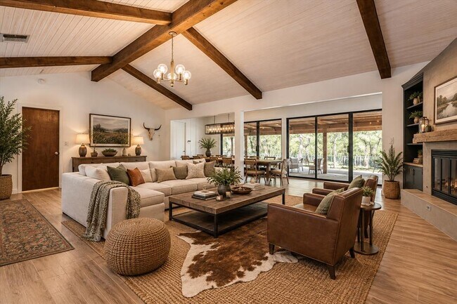Building Photo - 904 Willow Creek Cir