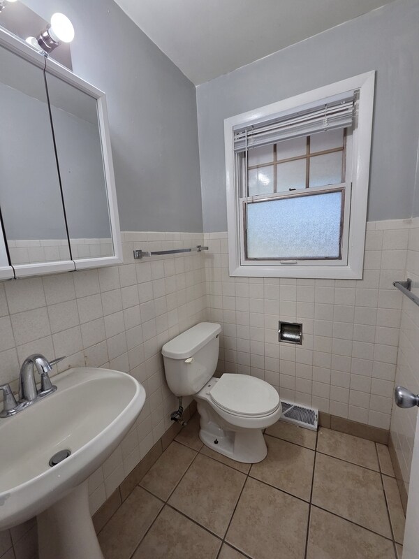 Building Photo - 2606 Southwood Dr