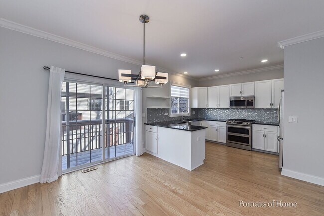 Building Photo - 850 Shandrew Dr