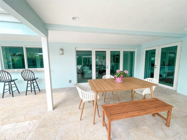 Building Photo - 2932 NE 36th St