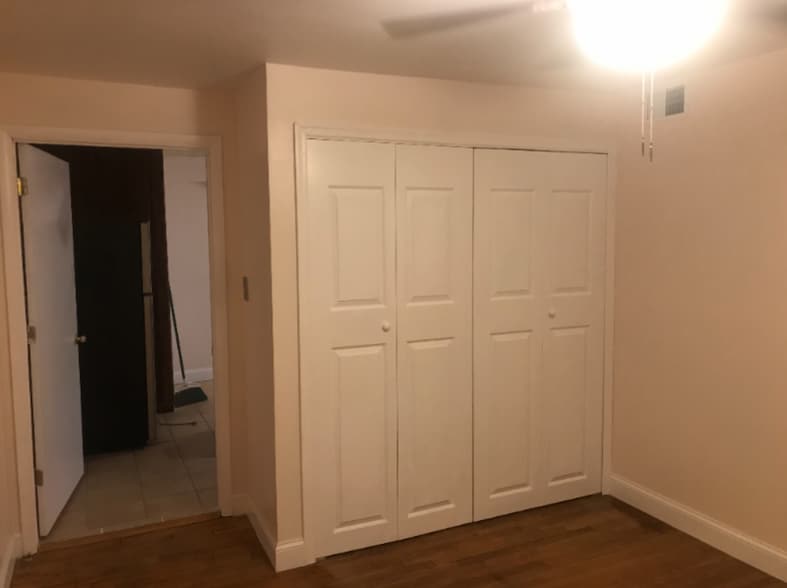 Building Photo - 44334 Village Dr