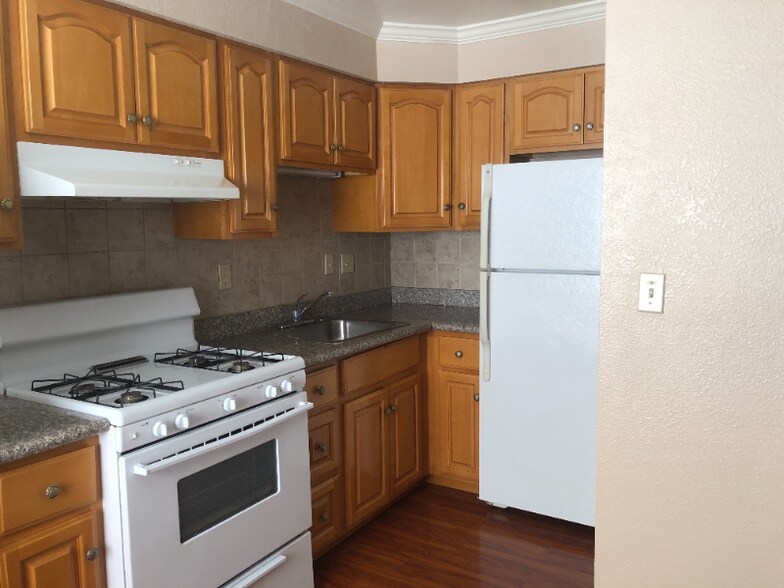 Primary Photo - 210 Taylor St