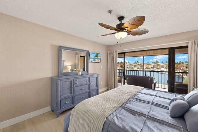 Building Photo - Furnished Huge Double sized Condo Overlook...