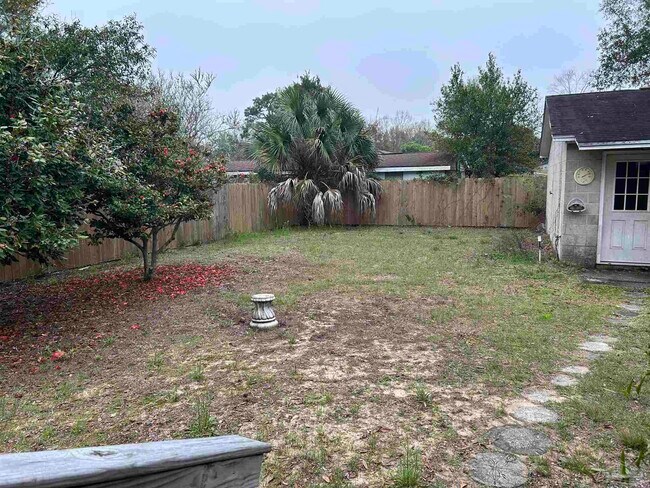 Building Photo - 1701 E Bobe St