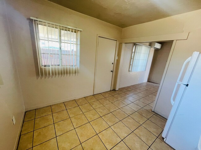 Building Photo - Two Bedroom w/ A/C, Yard and Carport - 500...