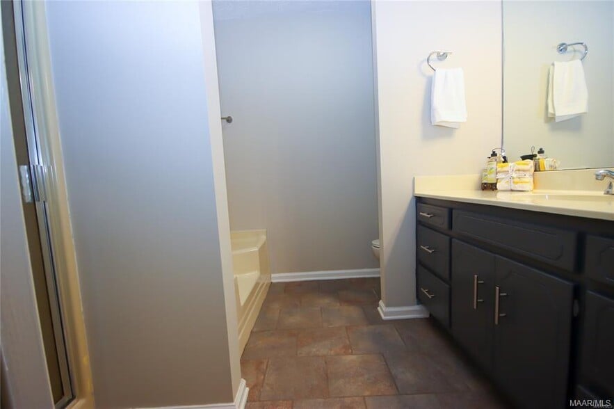 Building Photo - 113 Kentucky Oaks St