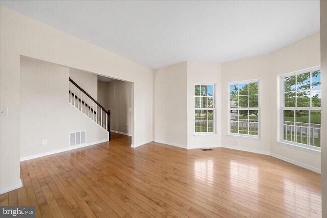 Building Photo - 228 Ariel Ave
