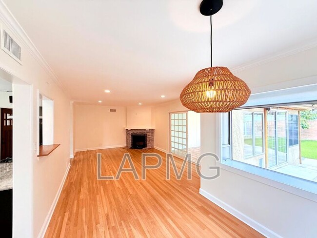 Building Photo - 16457 Gledhill St