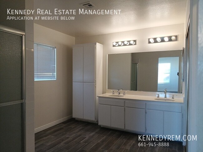 Building Photo - 1843 E Mesa Dr