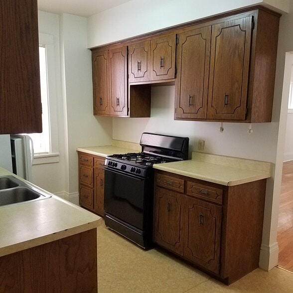 Building Photo - 93 N Milton St N