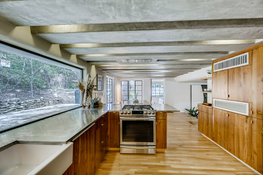 Building Photo - 806 Bouldin Ave