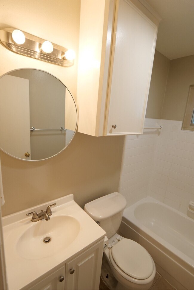 Building Photo - 5331 Inwood Dr