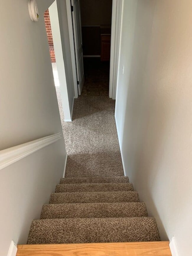 Building Photo - Beautiful 4 Bedroom Quad Level Located in Buffalo Ridge!!!!