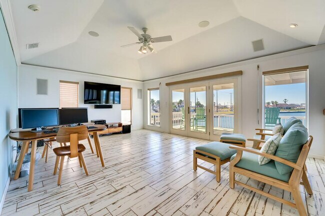 Building Photo - 15237 Isabella Ct