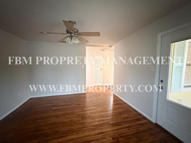 Building Photo - 108 Sunset Cir