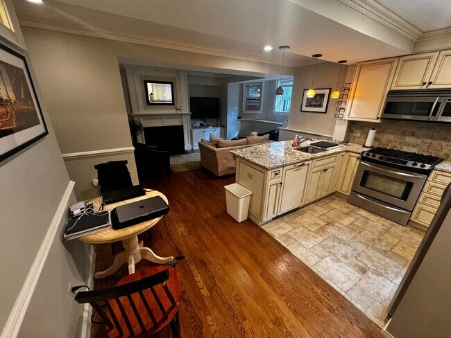Primary Photo - 346 Beacon St