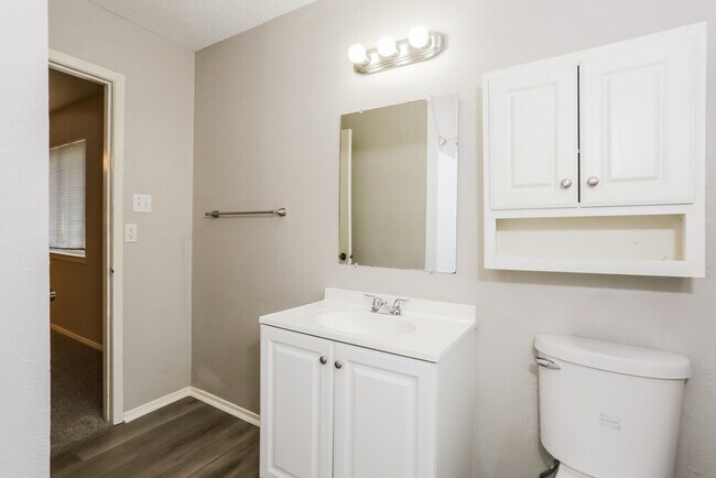 Building Photo - 1307 Columbine Ct