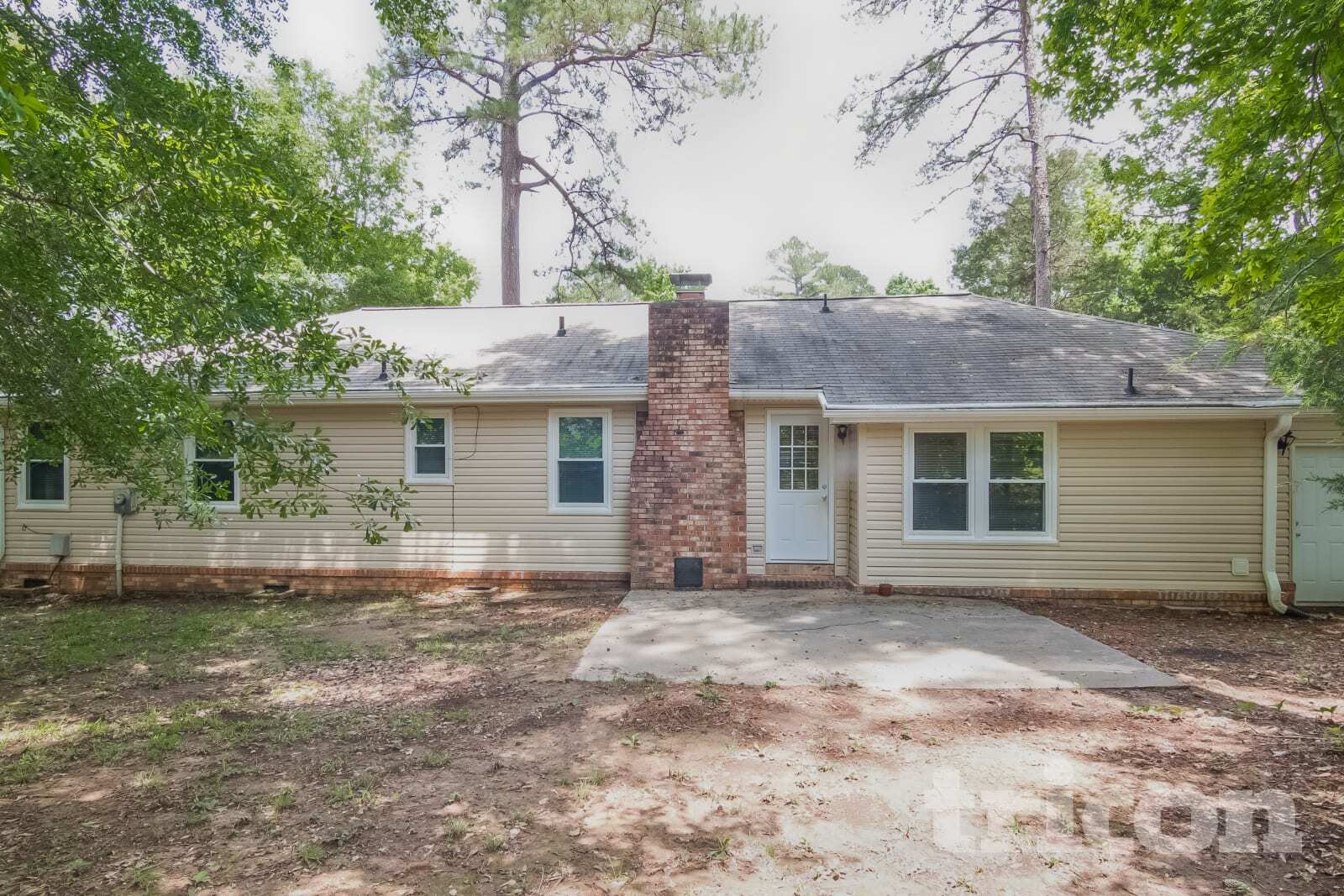 Building Photo - 208 Southampton Dr