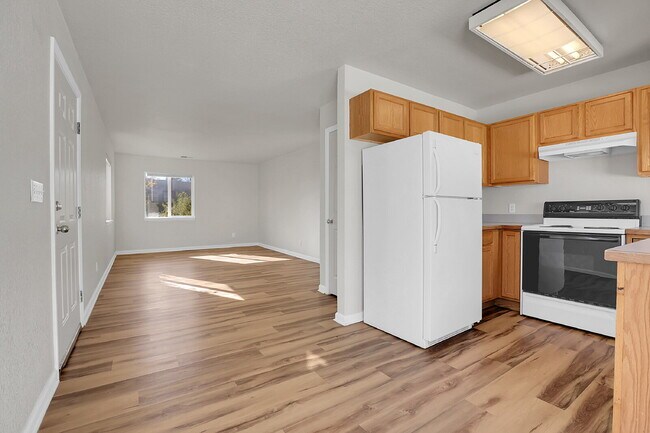 Building Photo - $1,800 3 Bed, 2 bath Home located in Denver with in Unit Laundry!