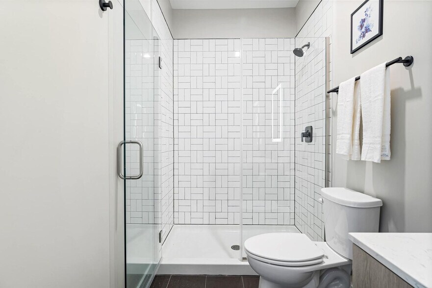 Building Photo - 205 W 4th St